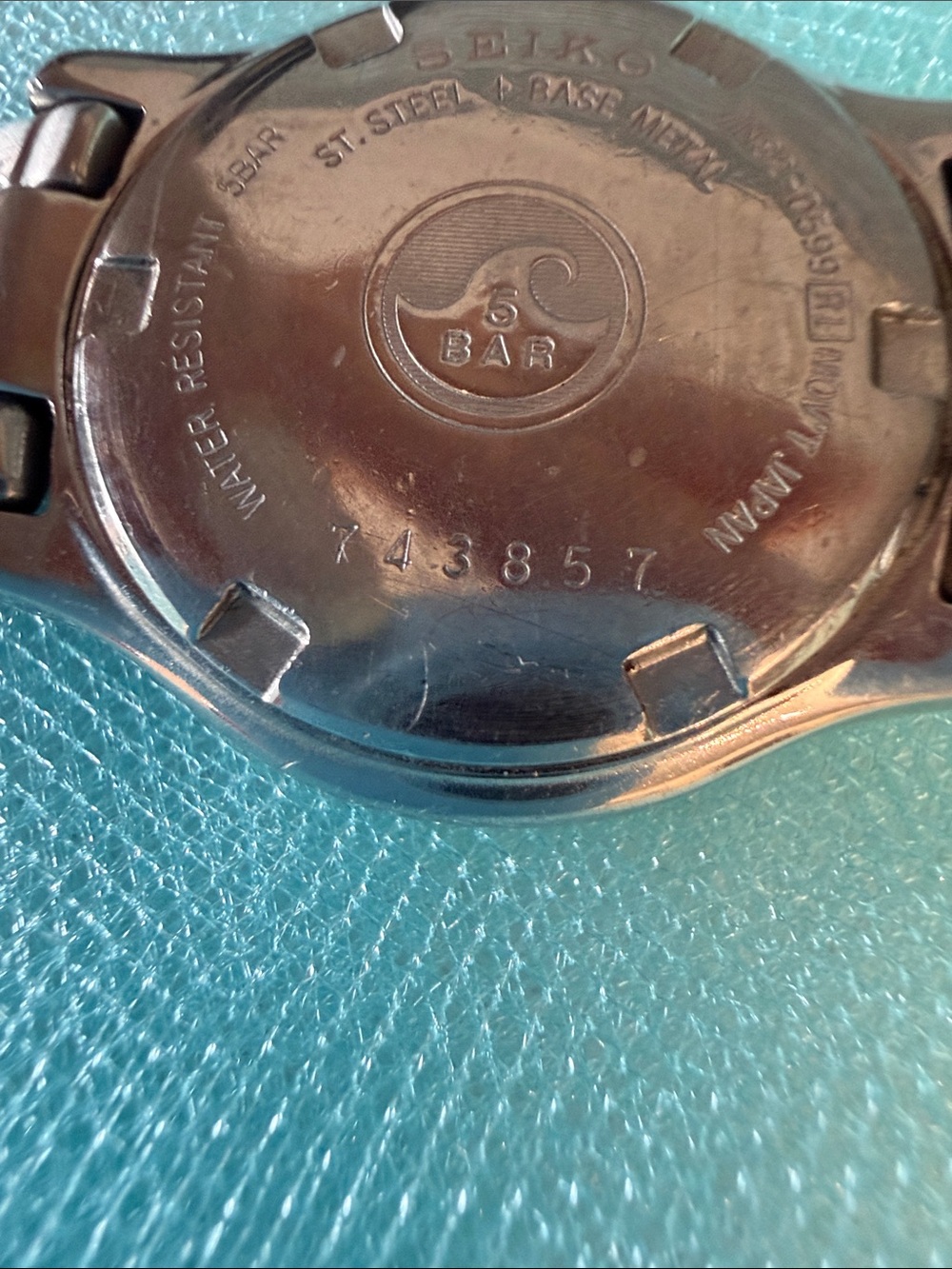 Vintage Seiko Two-Tone Bracelet Watch - Silver & Gold Accents - Picture 2 of 6